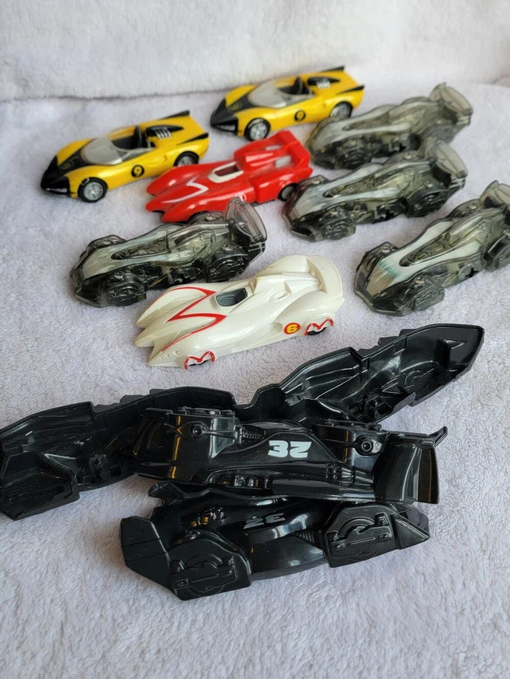 Hot Wheels Speed Racers Bundle of 8 Car And 5 Snap On Sides